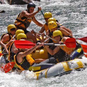 actividades de aventura por rios de montana, raffting